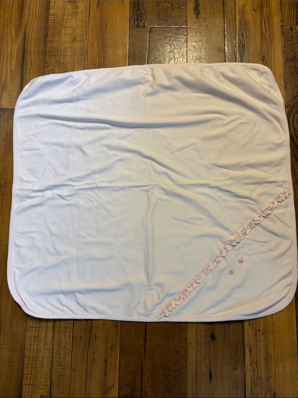 Baby Blanket Pink With Pink Ruffle Accent & Embroidered Flowers bbmio